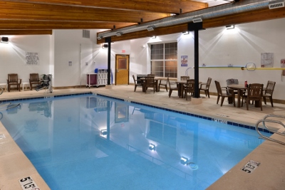 Indoor swimming pool at Stage Coach InnDouble whirlpools - Stage Coach - West Yellowstone